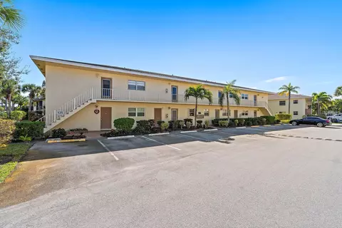 Exterior - 2950 SE Ocean Blvd #135-8, Stuart, FL 34996 photo 4 of 6