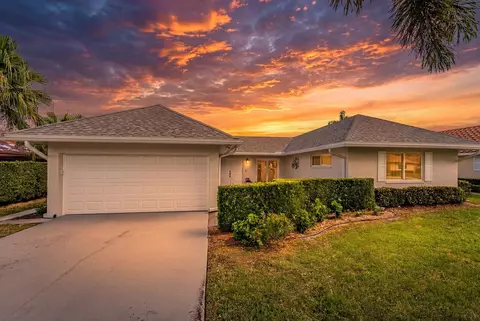 10370 Greentrail Dr N, Boynton Beach, FL 33436