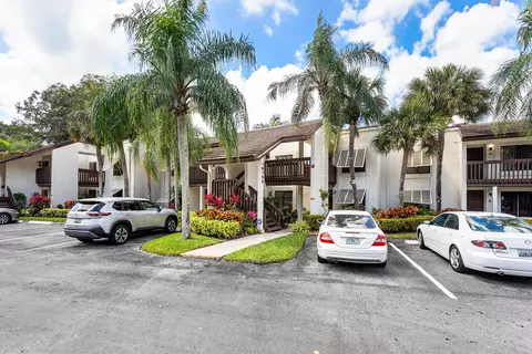 10155 Mangrove Dr #204, Boynton Beach, FL 33437