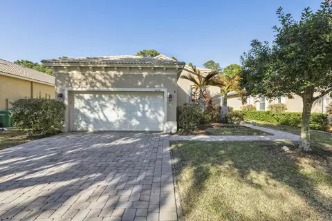 5726 Sterling Lake Dr, Fort Pierce, FL 34951