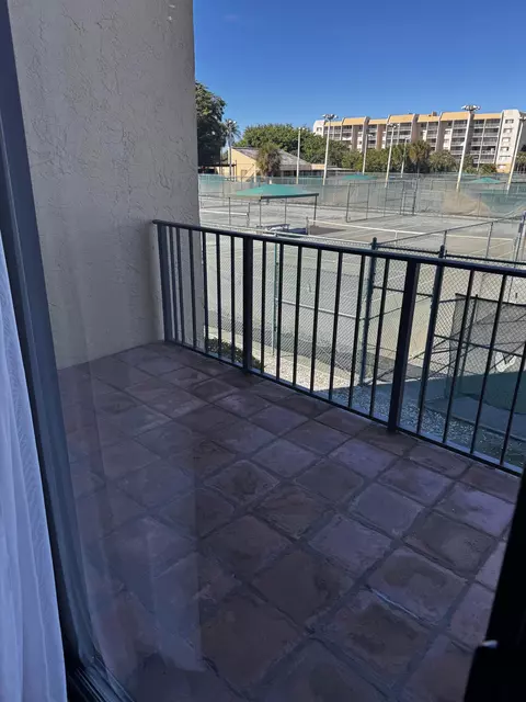 2828 Tennis Club Dr #202, West Palm Beach, FL 33417