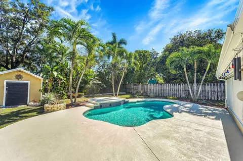 514 SW 73rd Ave, North Lauderdale, FL 33068