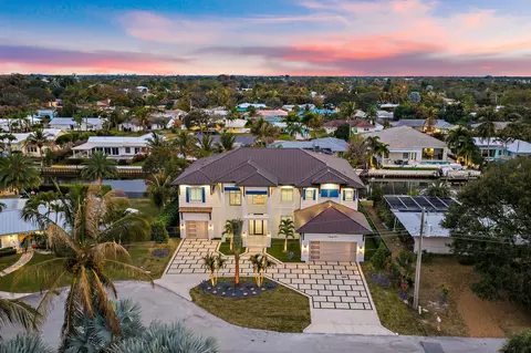 24 Leeward Cir, Tequesta, FL 33469