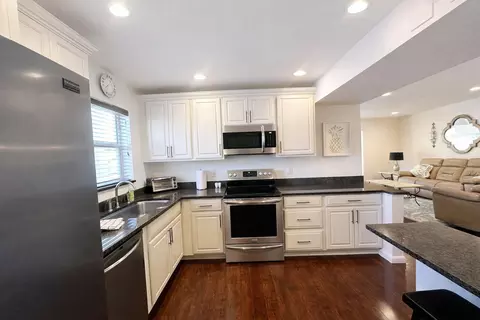 11 Colonial Club Dr #201, Boynton Beach, FL 33435