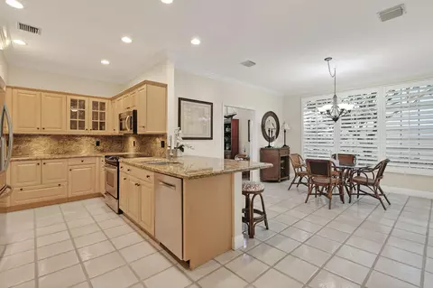 Kitchen - 154 Jupiter Key Rd, Jupiter, FL 33477 photo 4 of 4