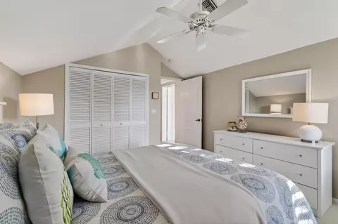 Bedroom - 154 Jupiter Key Rd, Jupiter, FL 33477 photo 5 of 7