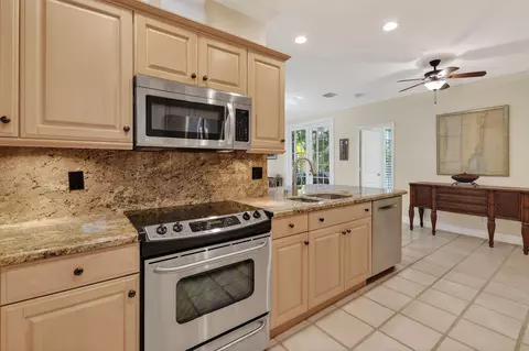 Kitchen - 154 Jupiter Key Rd, Jupiter, FL 33477 photo 2 of 4