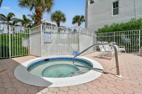 Exterior - 154 Jupiter Key Rd, Jupiter, FL 33477 photo 9 of 12