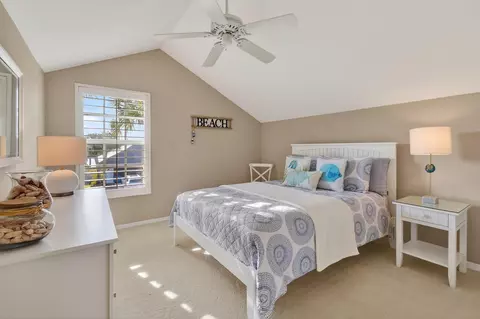 Bedroom - 154 Jupiter Key Rd, Jupiter, FL 33477 photo 4 of 7