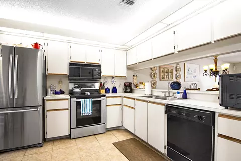 Kitchen - 6198 Riverwalk Ln #2, Jupiter, FL 33458 photo 1 of 3