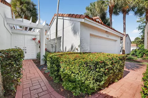 17649 Candlewood Ter, Boca Raton, FL 33487