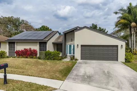 136 Elysium Dr, Royal Palm Beach, FL 33411