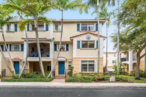 2897 S Greenleaf Cir, Boynton Beach, FL 33426