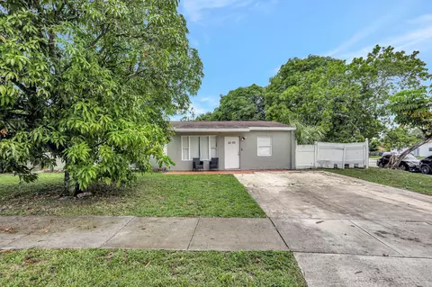 6290 SW 18th Pl, North Lauderdale, FL 33068