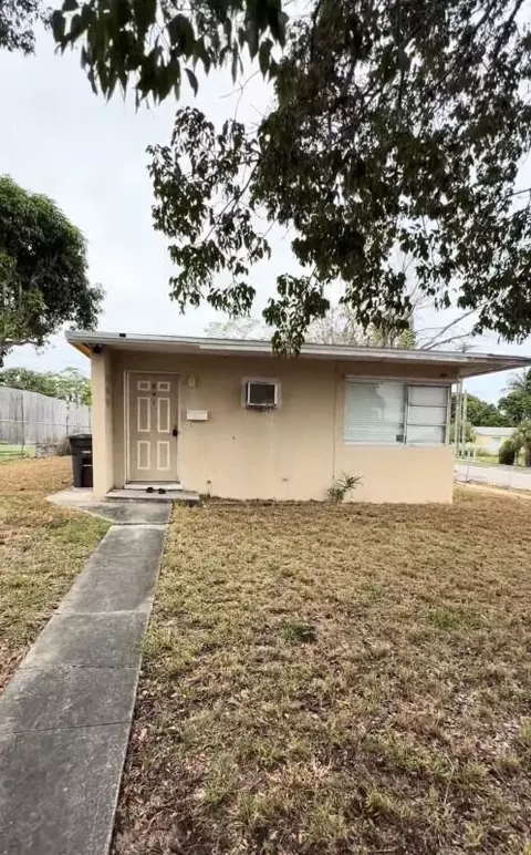 801 39th Ct, West Palm Beach, FL 33407