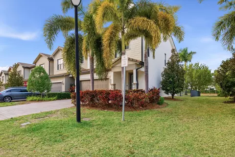 8289 Cadre Noir Rd, Lake Worth, FL 33467