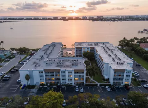 1502 S Lakeside Dr #204, Lake Worth Beach, FL 33460