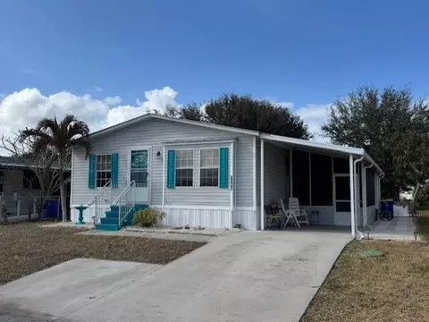 6927 SE Delegate St, Hobe Sound, FL 33455