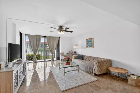 7030 Half Moon Cir #117, Hypoluxo, FL 33462