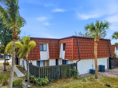 2221 White Pine Cir #B, Greenacres, FL 33415