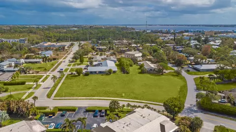 933 NW 943 Nw Spruce Ridge Dr, Stuart, FL 34994 photo 2