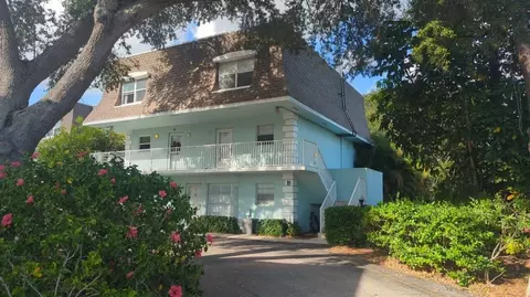 1901 Indian River Blvd #201, Vero Beach, FL 32960
