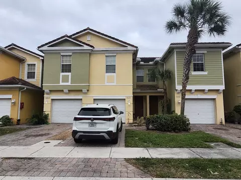 821 Pipers Cay Dr, West Palm Beach, FL 33415