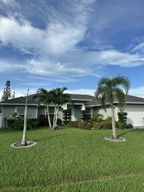 1159 SW Edinburgh Dr, Port Saint Lucie, FL 34953