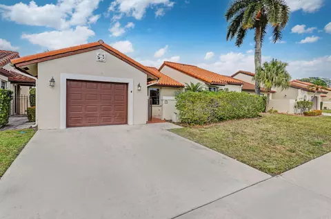 17 Columbia Ct, Deerfield Beach, FL 33442