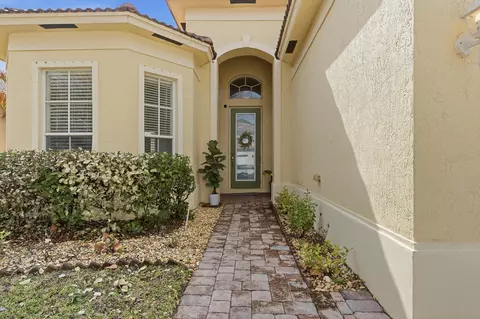 6117 Spring Lake Ter, Fort Pierce, FL 34951