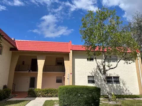 145 Lake Evelyn Dr, West Palm Beach, FL 33411