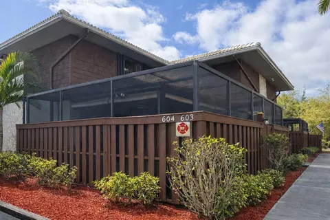 604 SE Castle Ct #D, Port Saint Lucie, FL 34952