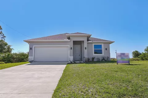 9006 S Castle Cir, Labelle, FL 33935