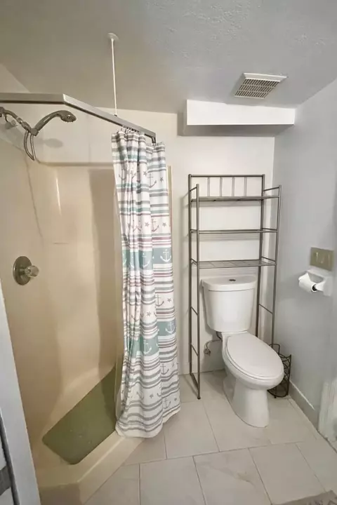 Bath - 4472 SE Alden Ave, Stuart, FL 34997 photo 5 of 5