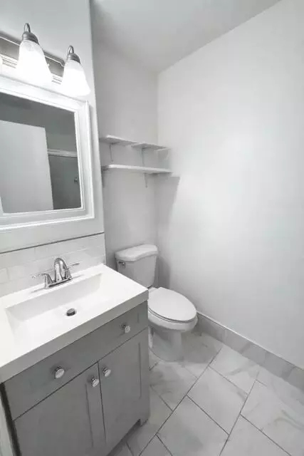 Bath - 4472 SE Alden Ave, Stuart, FL 34997 photo 1 of 5