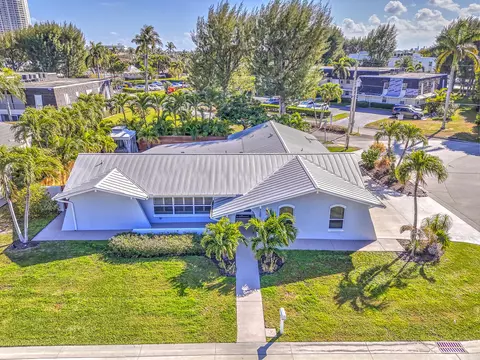 1201 Singer Dr, Singer Island, FL 33404
