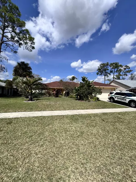 14581 Stirrup Ln, Wellington, FL 33414