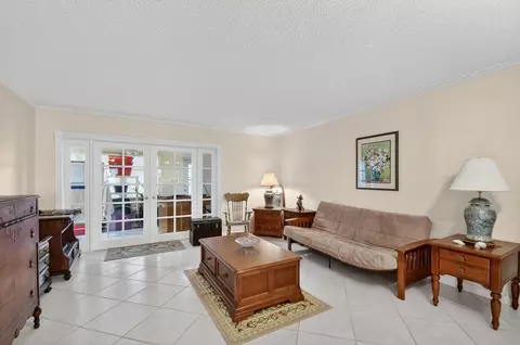 782 Nantucket Cir, Greenacres, FL 33467