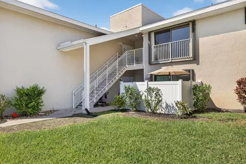 3210 S Lakeview Cir #3-102, Hutchinson Island, FL 34949