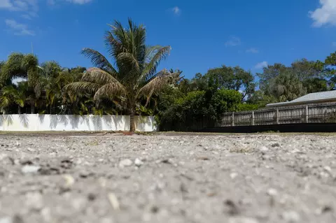 2417 Country Oaks Ln, West Palm Beach, FL 33410