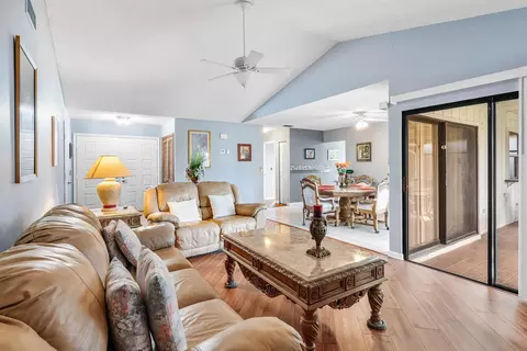 6166 Brandon St, Palm Beach Gardens, FL 33418