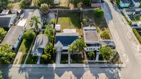 206 N E St, Lake Worth Beach, FL 33460