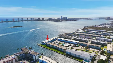 100 Shore Ct #104, North Palm Beach, FL 33408