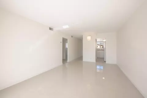 1501 Crescent Cir #B13, Lake Park, FL 33403