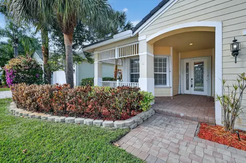120 NW Willow Grove Ave, Port Saint Lucie, FL 34986