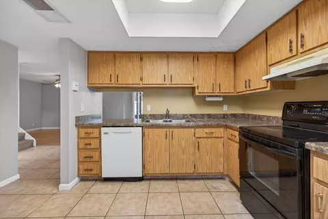 Kitchen - 707 Stonewood Ct #19C, Jupiter, FL 33458 photo 3 of 3