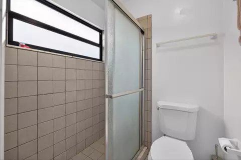 Bath - 707 Stonewood Ct #19C, Jupiter, FL 33458 photo 3 of 4