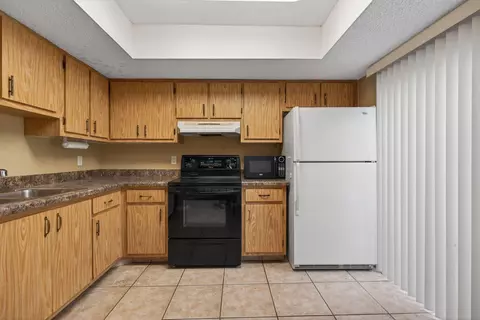 Kitchen - 707 Stonewood Ct #19C, Jupiter, FL 33458 photo 1 of 3