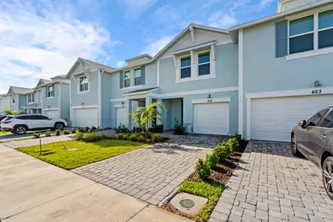 419 Salisbury Cir, Fort Pierce, FL 34982