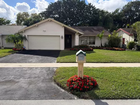 10522 Greenbriar Ct, Boca Raton, FL 33498